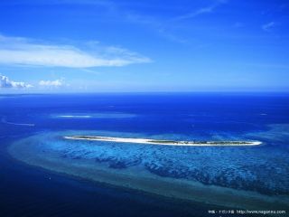 那覇から西に約12km、東シナ海に位置するサンゴ礁に囲まれた美しい無人島です。皆様のお越しを心よりお待ちしております!