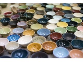 9種類の粘土、1,500種類以上の釉薬から自由に選ぶ事ができます!