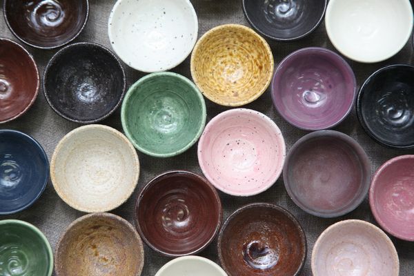 9種類の粘土、1,500種類以上の釉薬から自由に選ぶ事ができます!