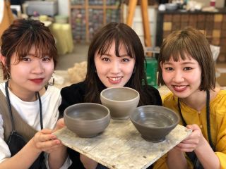 シャープな作品が作りたい方にお勧めの「ロクロ体験」初めての方でもしっかりスタッフがサポート致します。