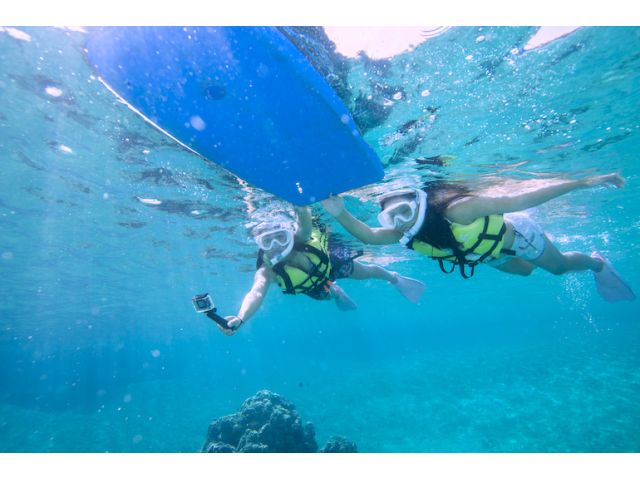 泳ぐのが苦手でもボードにつかまれば引っ張っていきます☆