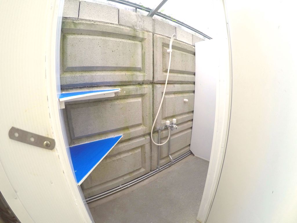 男女別シャワールーム、トイレを完備しています!