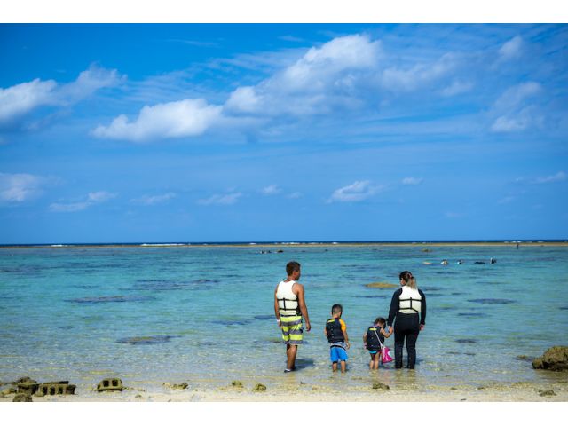 恩納村の天然ビーチで開催します♪