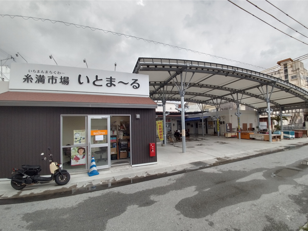 {IȏWEUꏊ́uƂ܁`vBߔe̘HoX̂Ń^J[ȂłAyX