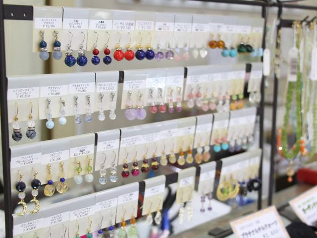 ピアス・イヤリングの作成も可♪2ペアで¥2970!