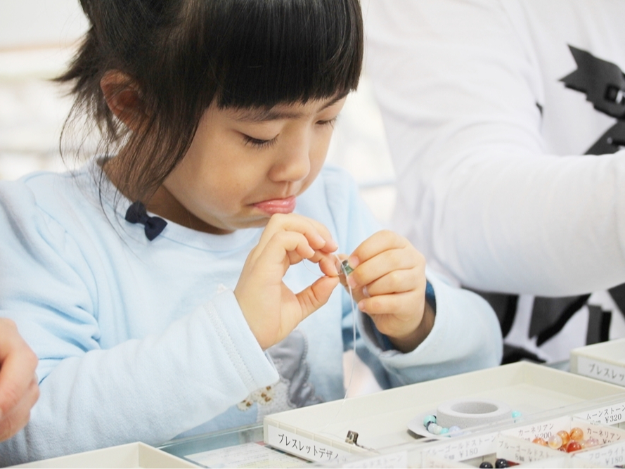 自分でゴムにの通すも楽しいな〜(*^-^*)