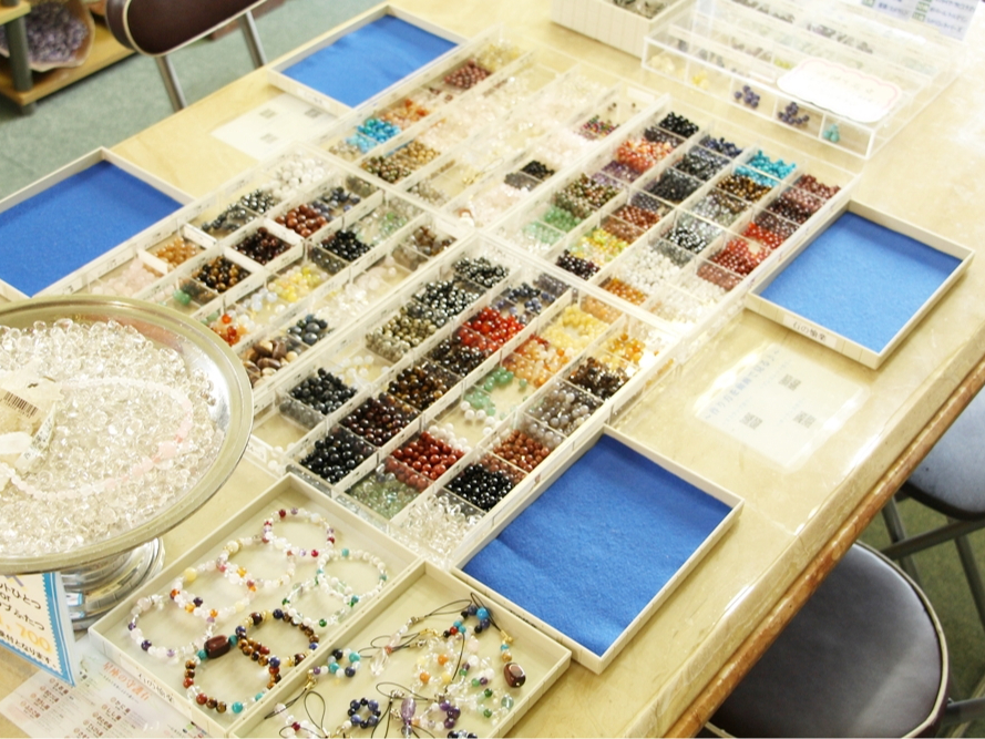 70種類のキレイな色とカタチがいっぱい♪