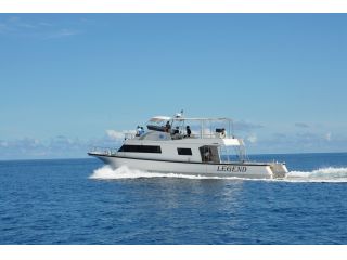 「究極の快適さ」を追求したダイビング専用高速艇・レジェンド号で、ダイビングの楽園、慶良間諸島へ。“ケラマブルー”と呼ばれる世界屈指の海を1日中堪能しましょう。