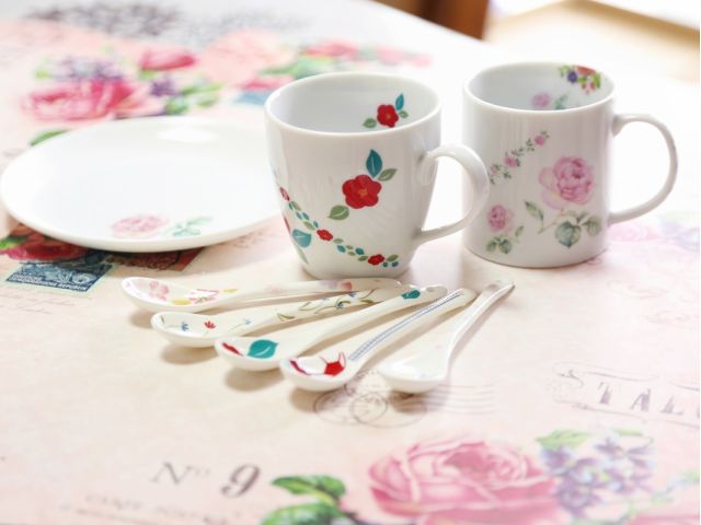 体験例 マグカップ1つ お皿1つ スプーン5本 15pタイル 等