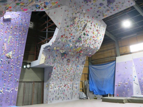 �����A����ȕǂ��o��邩���I