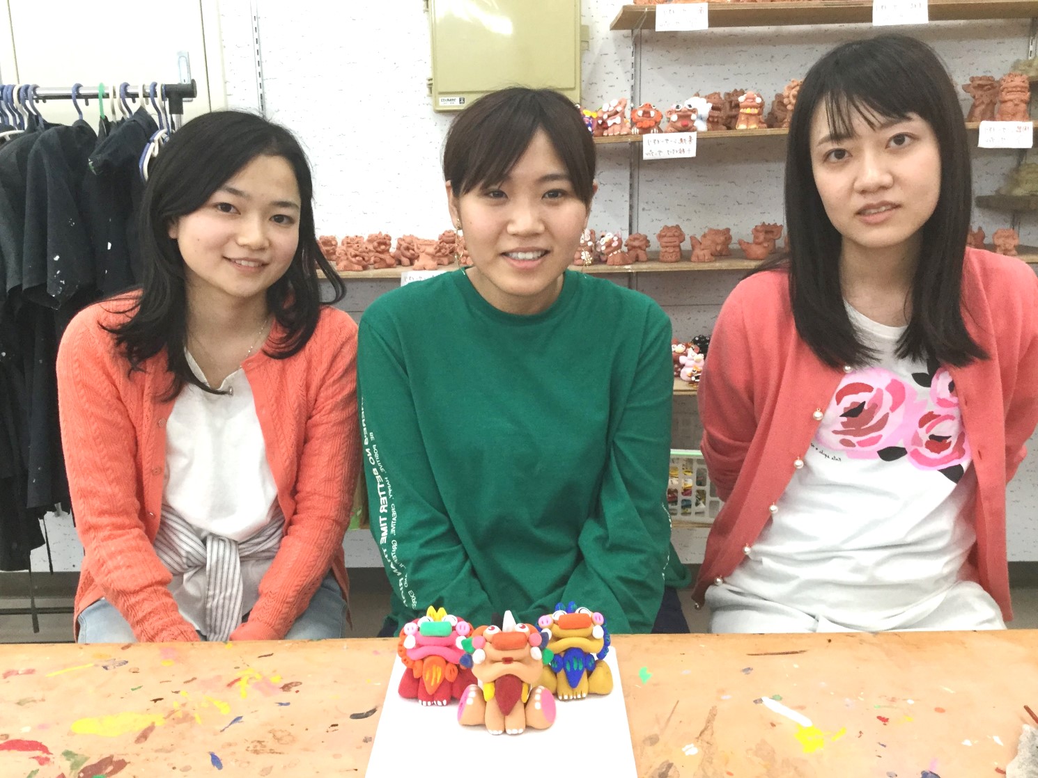 沖縄旅行の思い出に陶器シーサー絵付け!