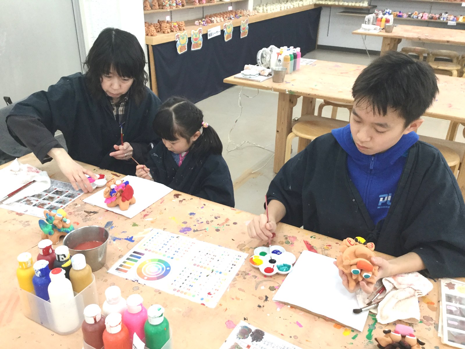 家族の守り神シーサーを楽しく絵付け!