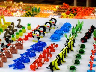 トッピングは1,000種以上!どんな世界を作り出すか思い描きながら、お好みのパーツを選びます♪