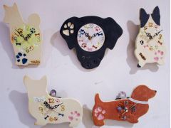 「わんこ時計」は時計ユニットを組み立ててお送りします。楽しい時間を刻んでね♪