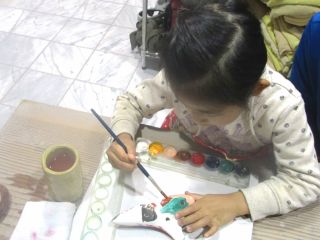 好きな絵や模様を描き入れていきましょう。!