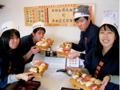お友達と一緒に、伊豆旅行の記念ににぎり寿司体験はいかがでしょうか。