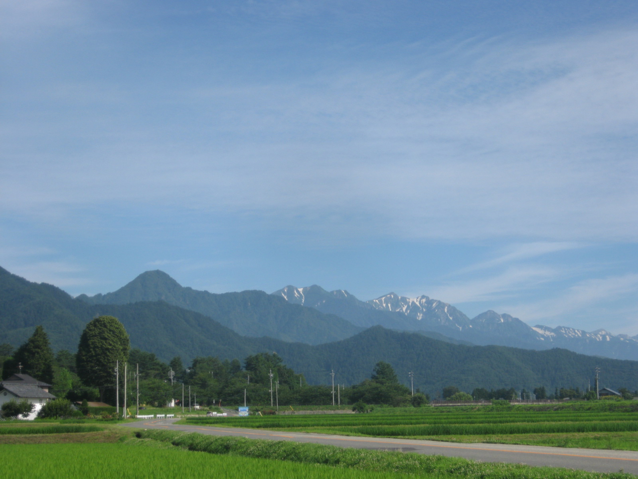 ܖ̓ciBɐԂkAvX̎R݁B