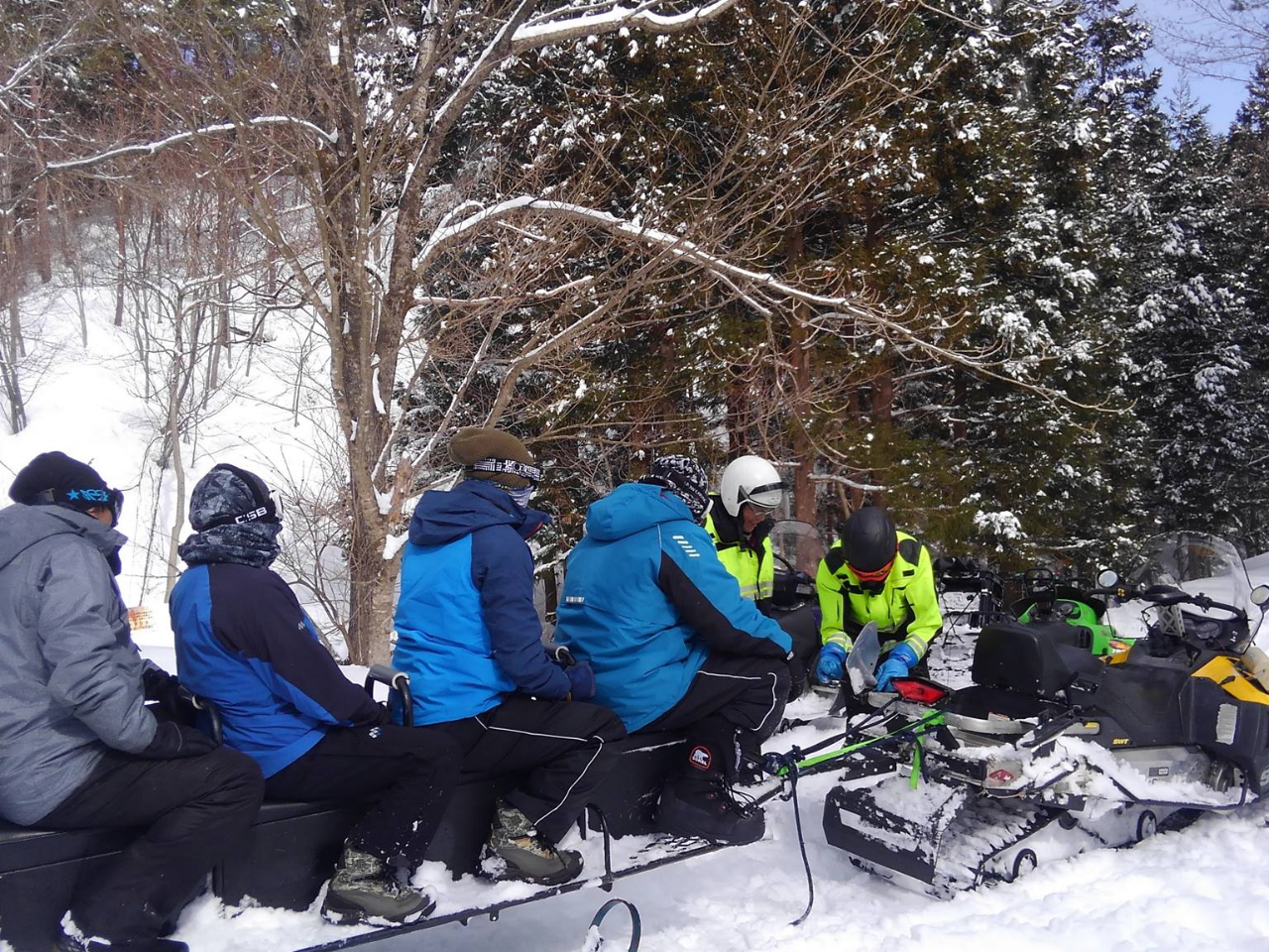 6人乗りスノーモービル