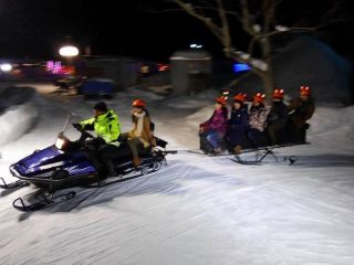 『ギャーっ!』 夜のイベント会場が遊園地になります。