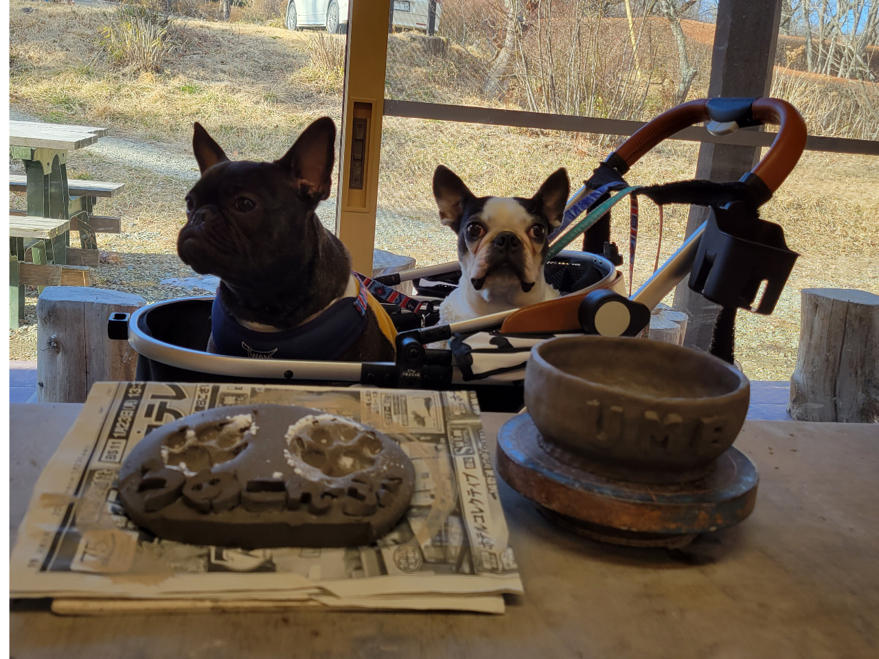 同じお教室で一緒に体験。  フードボールも足跡も作れます。