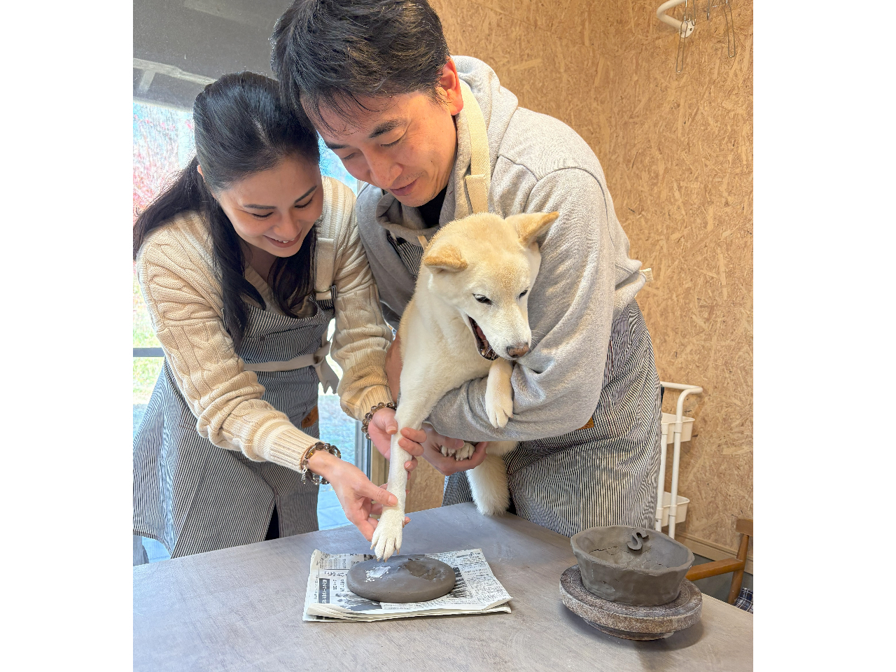 ワンちゃんと手ろくろはみんなで一緒にわんこの足跡が取れます。