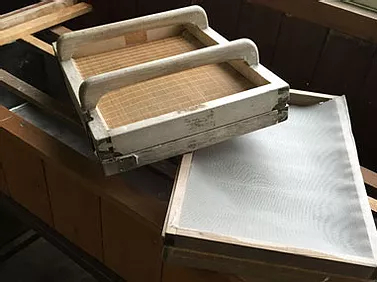 本格コースは職人の使う道具のミニチュア版を使用します。