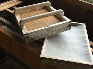 本格コースは職人の使う道具のミニチュア版を使用します。