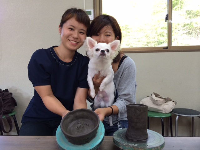 愛犬のワンちゃんとご来店です♪犬の手形つけて思い出作ります