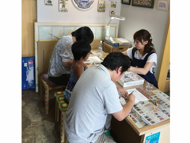 メモリアルタイル絵付け体験 1分 2枚のコースター作り体験 1枚は女川の街にタイルとして飾られます 女川に訪れた思い出に 初心者さん歓迎 カップルおすすめ みなとまちセラミカ工房 じゃらん遊び体験 メモリアルタイル絵付け体験 1分 2枚のコースター作り体験 1枚は女川の街にタイルとして飾られます 女川に訪れた思い出に 初心者さん歓迎 カップルおすすめ みなとまちセラミカ工房 じゃらん遊び体験