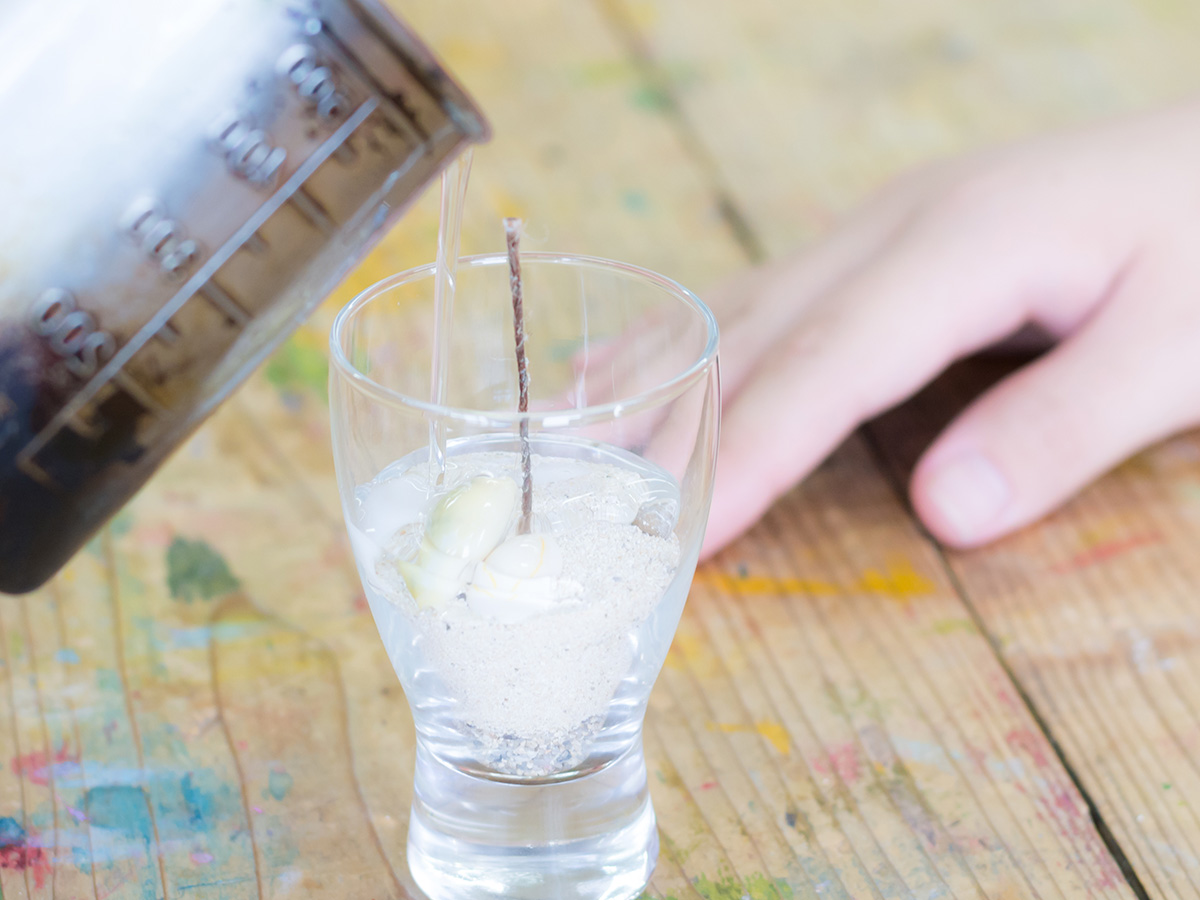 ジェルを流し込んでオリジナルキャンドル作り