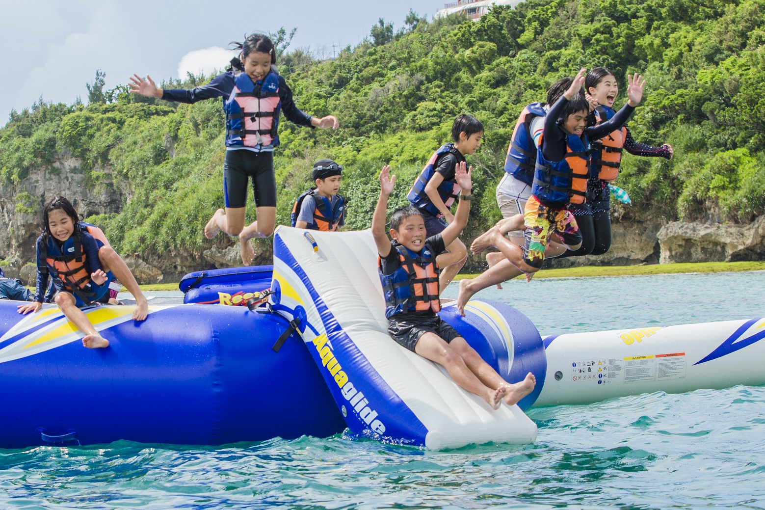 みんなで海に飛び込もう!