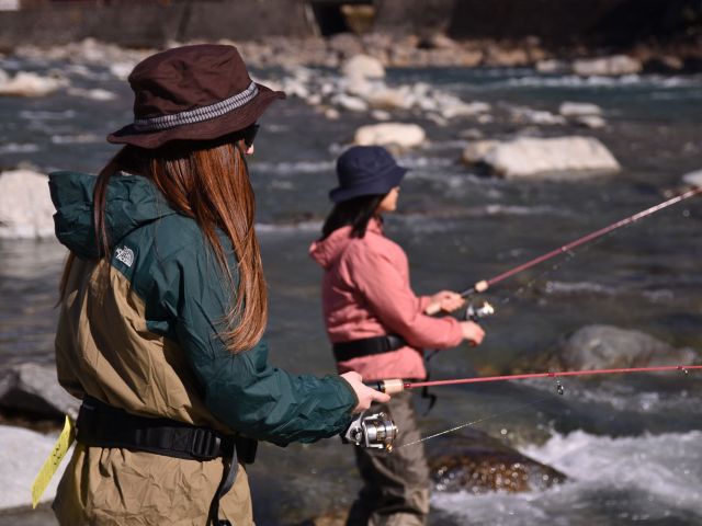 馬瀬 河川での釣りを楽しむ 渓流釣り道具レンタル ルアー釣り フィッシングセンター水辺の館 じゃらん遊び体験 馬瀬 河川での釣りを楽しむ 渓流釣り道具レンタル ルアー釣り フィッシングセンター水辺の館 じゃらん遊び体験