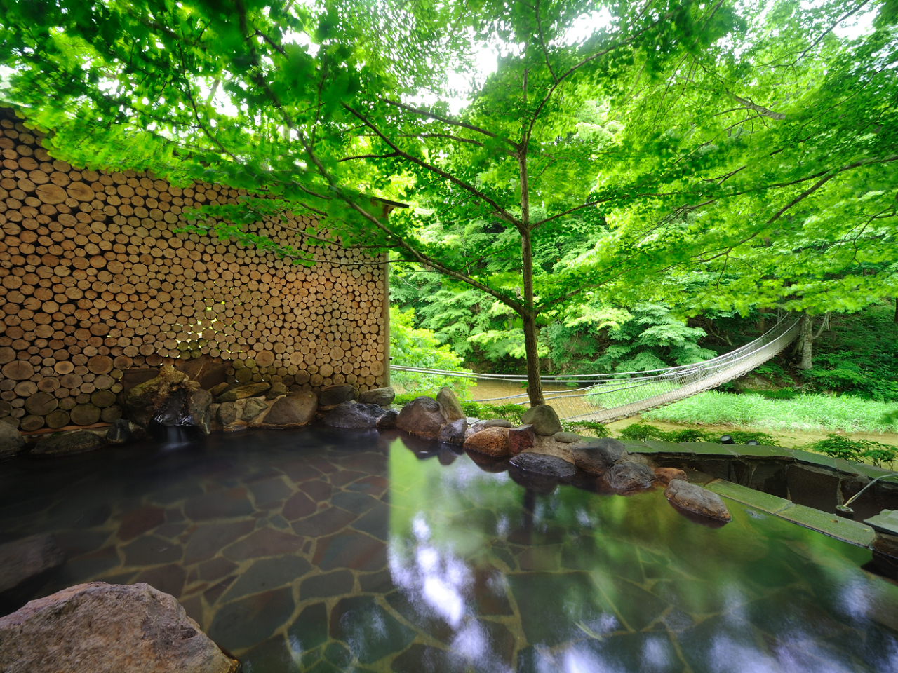 川の湯 岩露天風呂 ※豊沢川と木々に囲まれて、森林浴をしながら温泉をご満喫いただけます。