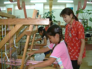 気軽に伝統工芸のミンサー織りが体験できます!
講師もいますので、安心して楽しめます♪