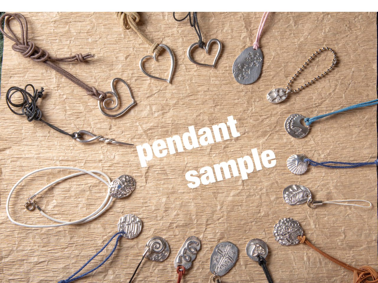 ペンダントのサンプル一例です♪粘土だけど本物♪99.9%の純銀製です♪