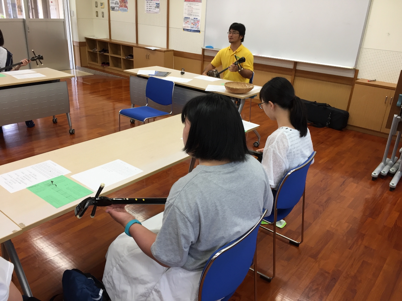 初めて三線にふれる方でも大歓迎!