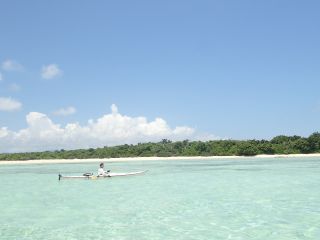 お昼休憩の白砂ビーチを目指して