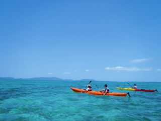 サンゴ礁に囲まれた小浜島から出発!