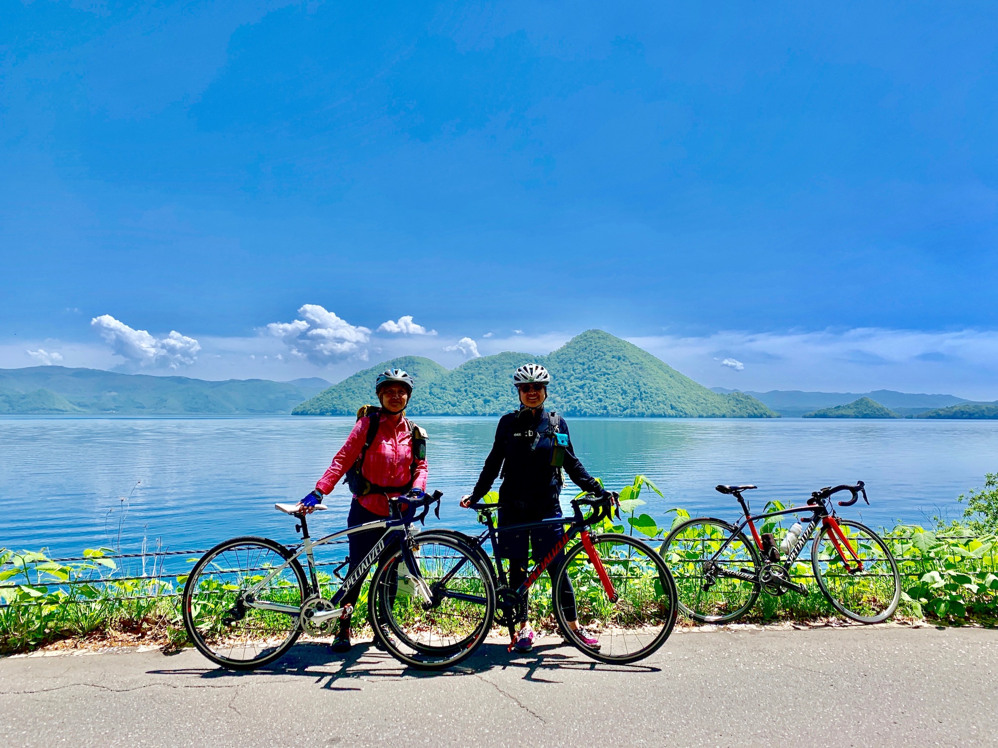 透明度の高い湖面に映し出される景色を眺めながら♪