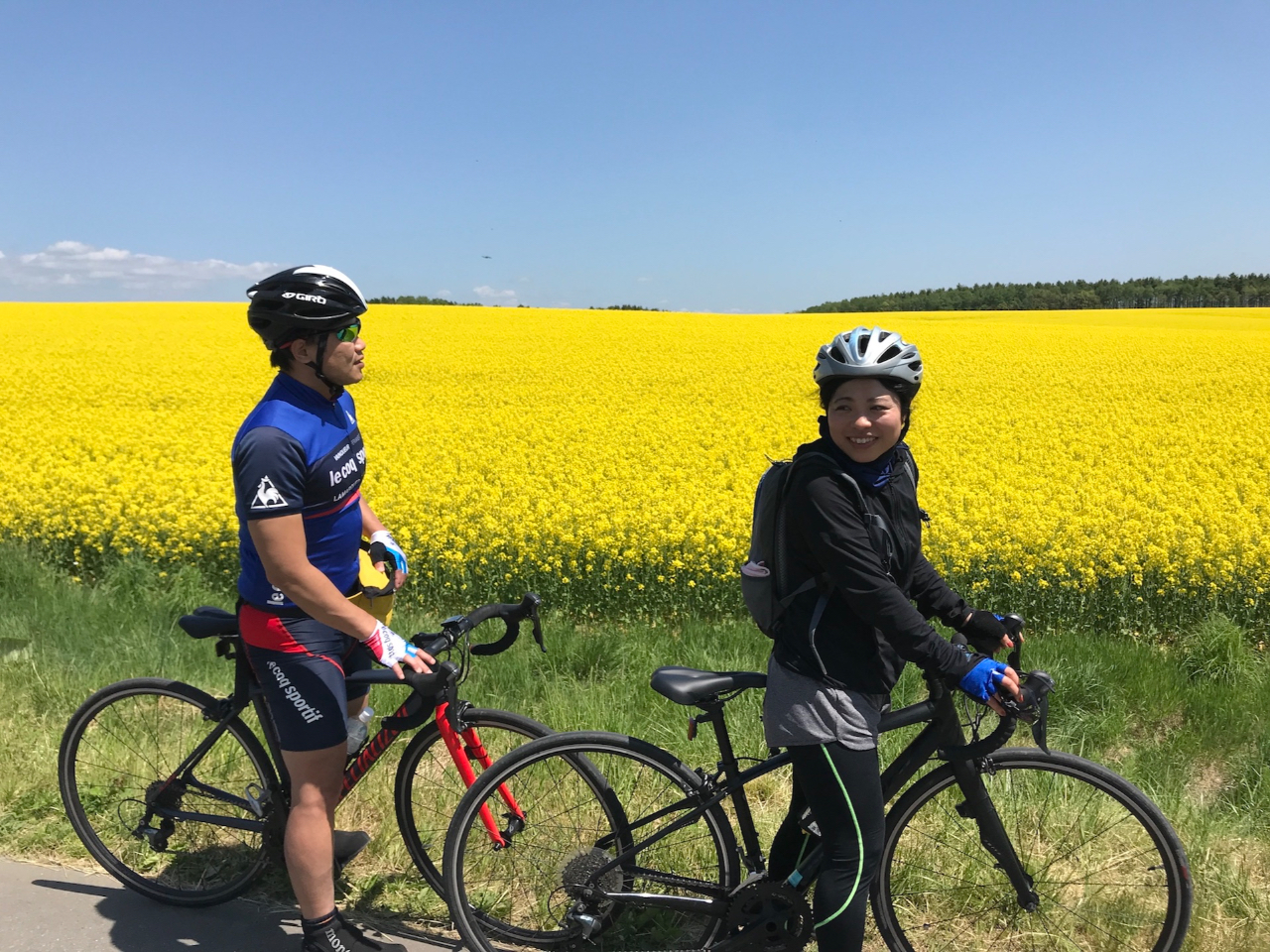 北海道の壮大な農風景の中を走ります。