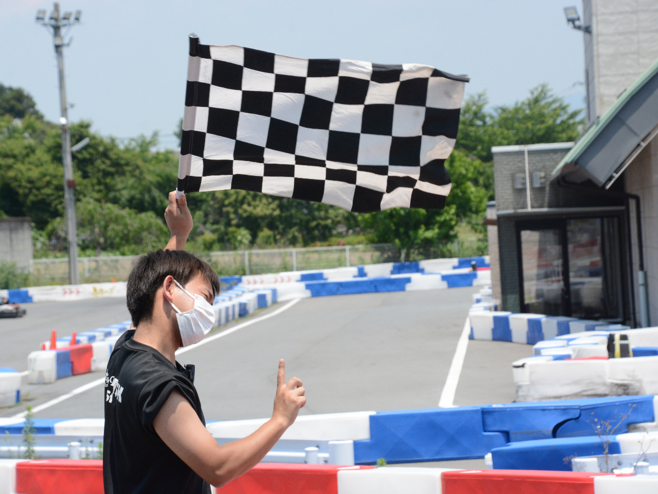 チェッカーフラッグでゴール!