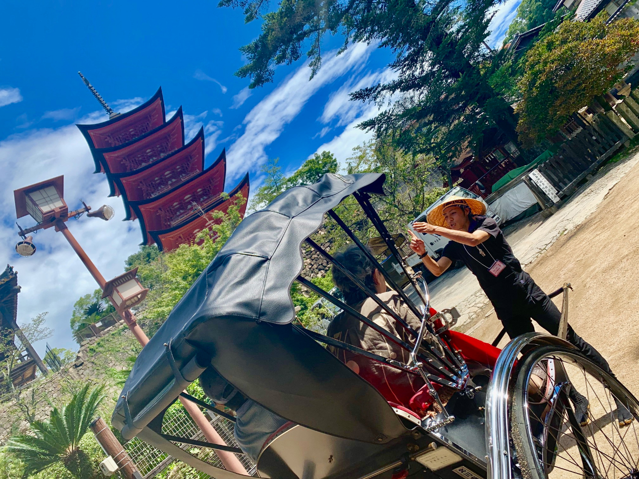 厳島神社やその他の名所も俥夫のスペシャルガイドで解説いたします。