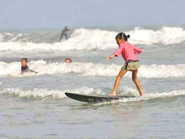 安心!安全!はじめてのかたのサーフィン体験スクール