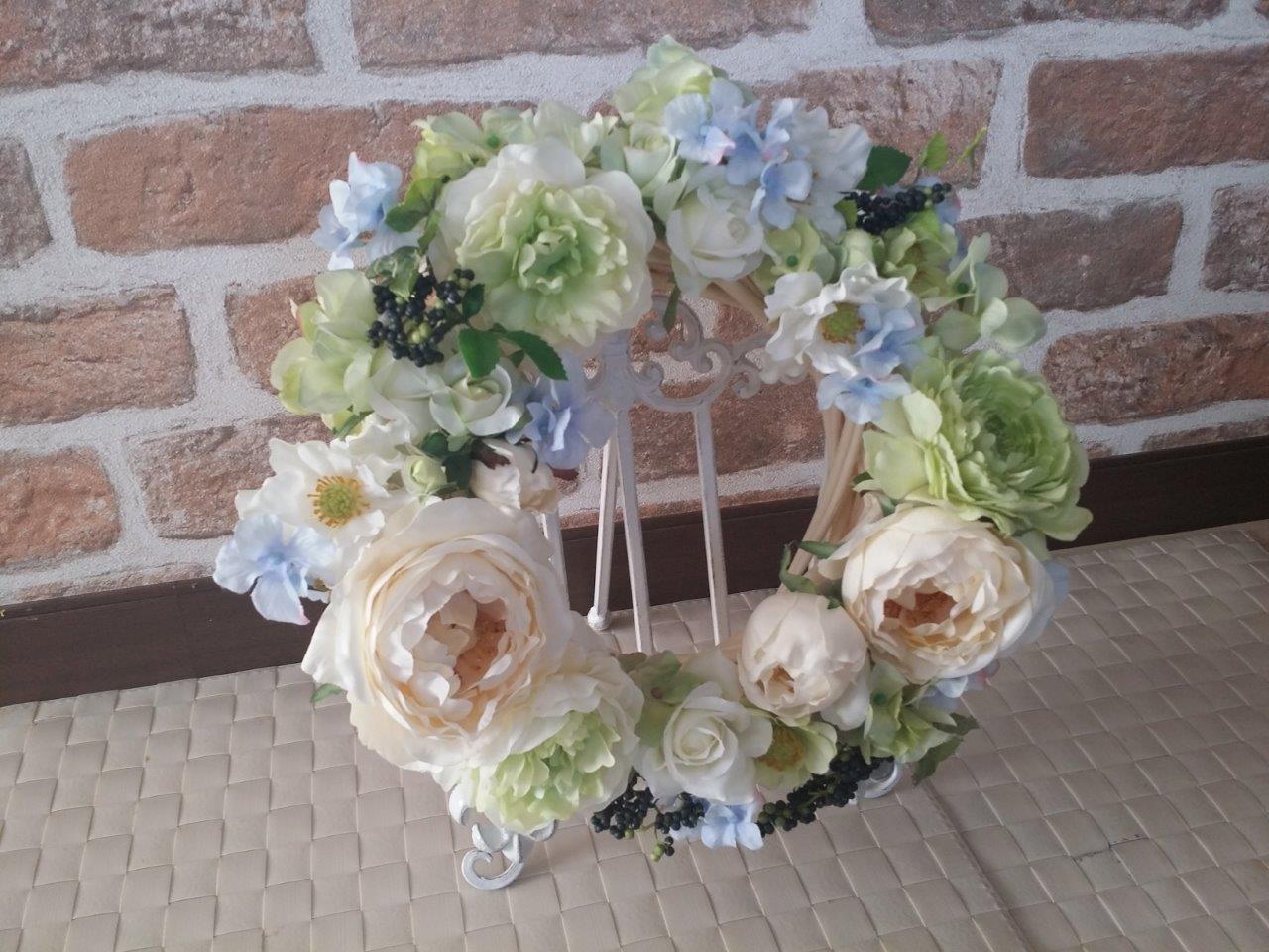 高品質のアーティフィシャルフラワーでリースを作りました。とっても素敵。