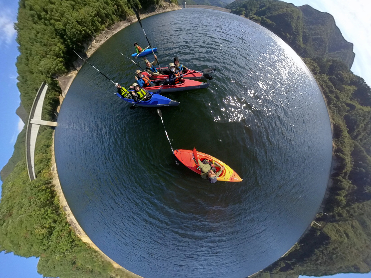 RɈ͂܂ꂽÎ̃_΂Őӂ̑tł鉹ɖ܂B