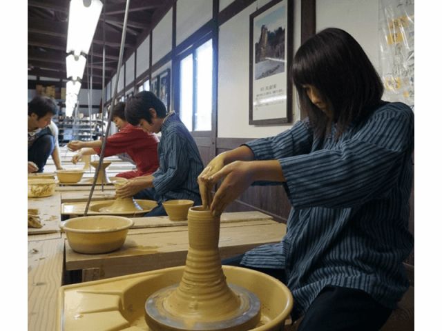 ろくろ体験に挑戦!オリジナルの器を作ろう♪