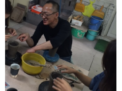 制作体験風景。一から丁寧にお教えしますので、初めての方も安心です。