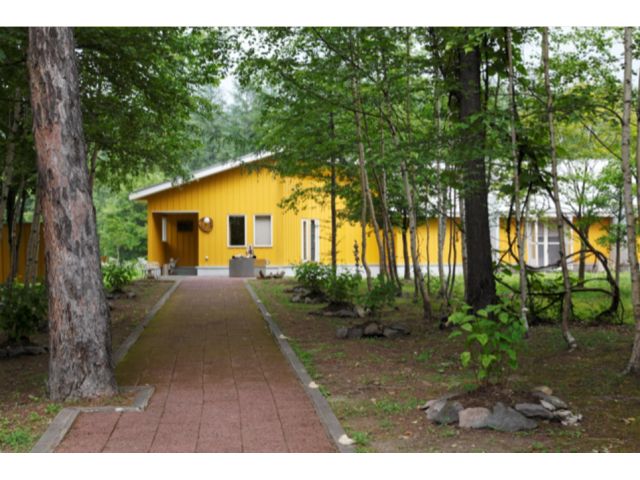 美瑛市内から車で約30分、白金温泉からは車で約10分、青い池には車で約5分です。富良野美瑛観光の際にはぜひお立ちより下さい。