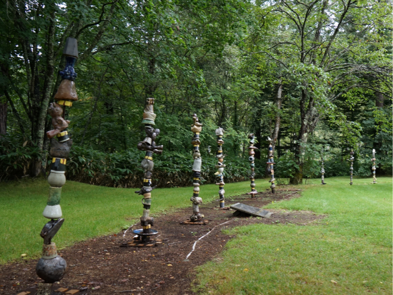 美瑛町「ビルケの森」に設置された「セラミックツリー」