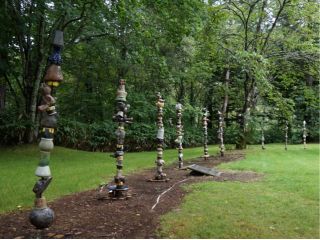 美瑛町「ビルケの森」に設置された「セラミックツリー」